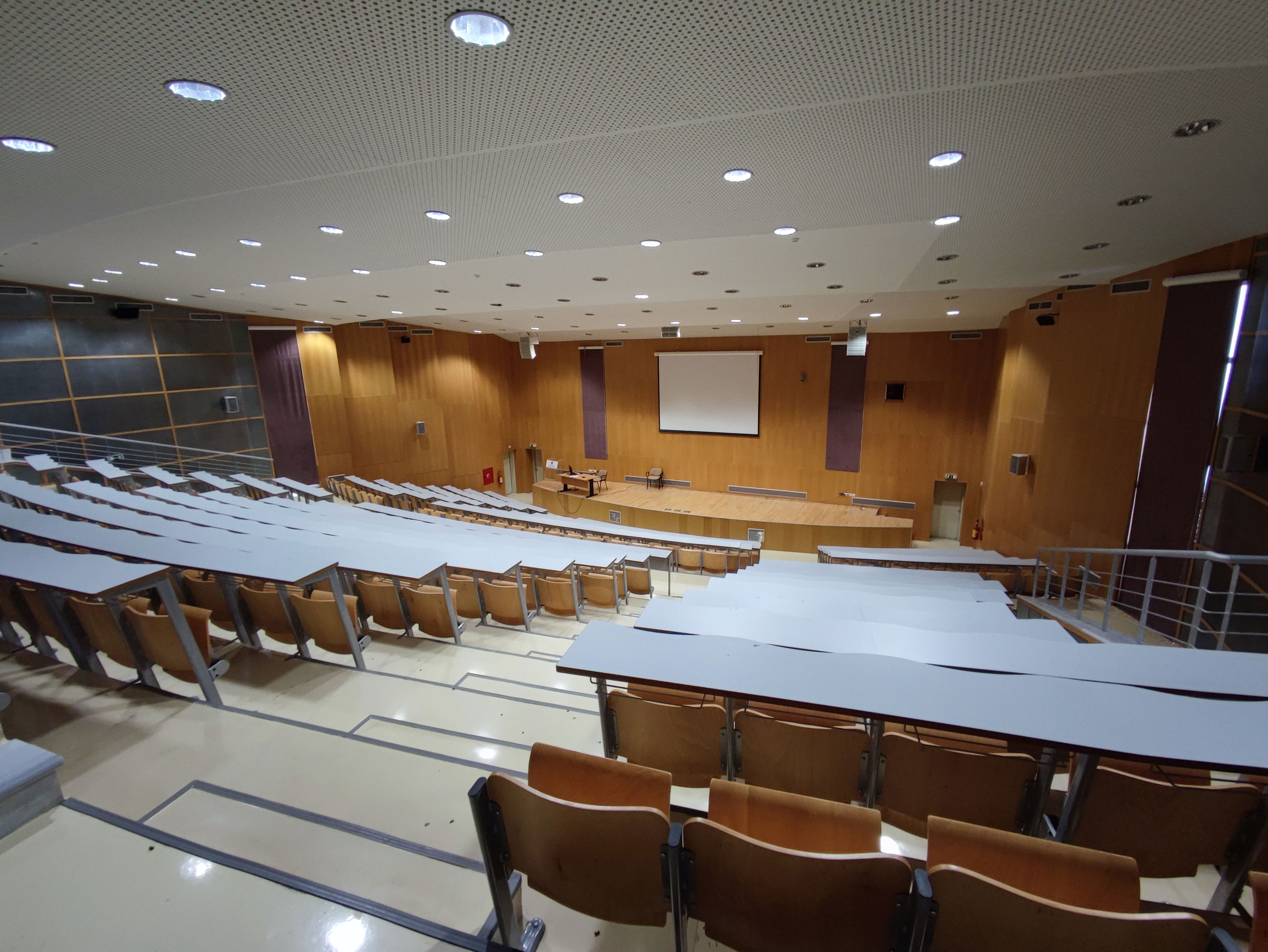 UOWM_Αμφιθέατρο_2