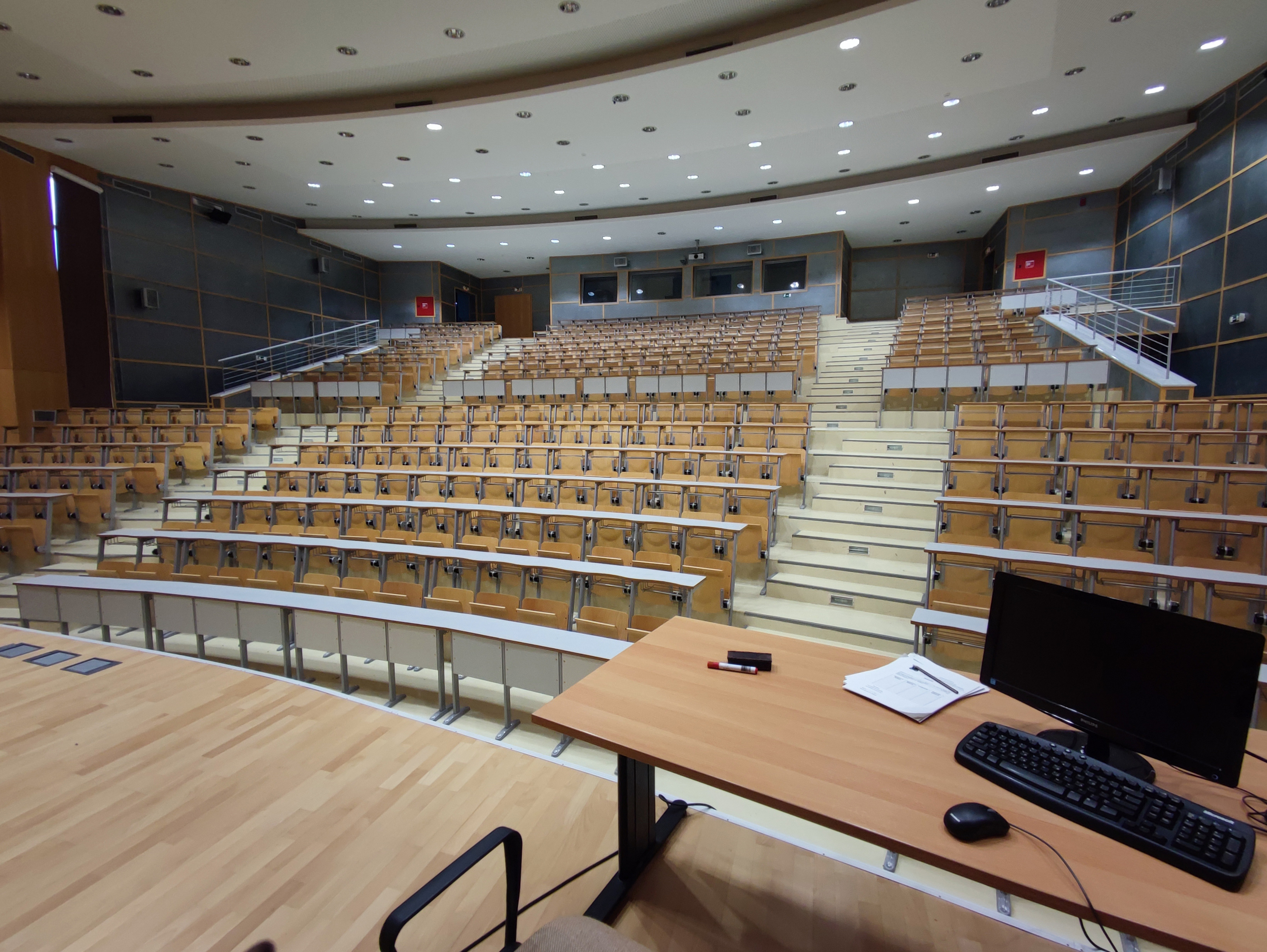 UOWM_Αμφιθέατρο_1